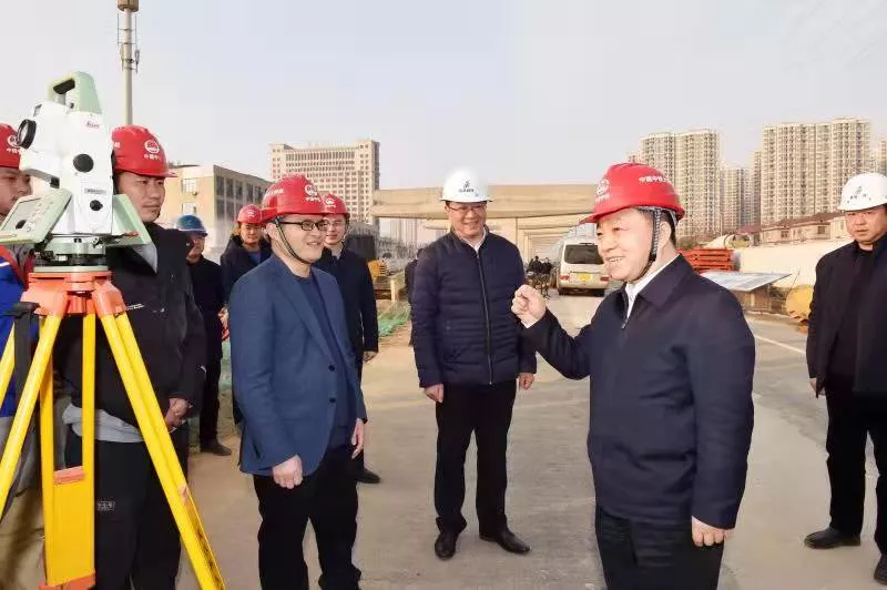 江西省委副書記、代省長(zhǎng)葉建春看望慰問九洲高架東延項(xiàng)目一線職工